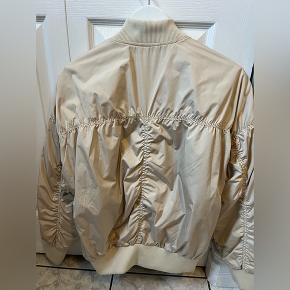 Cream bomber jacket, Old Navy, medium - Picture 2 of 3